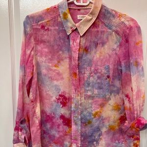 Beautiful tailored shirt - just in time for Spring.